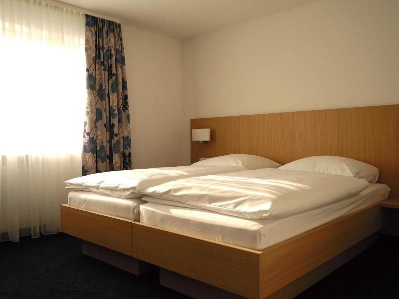Hotel Bahnhof image
