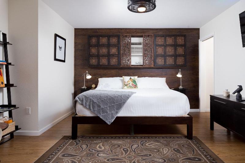 Hotel Flora & Fauna image