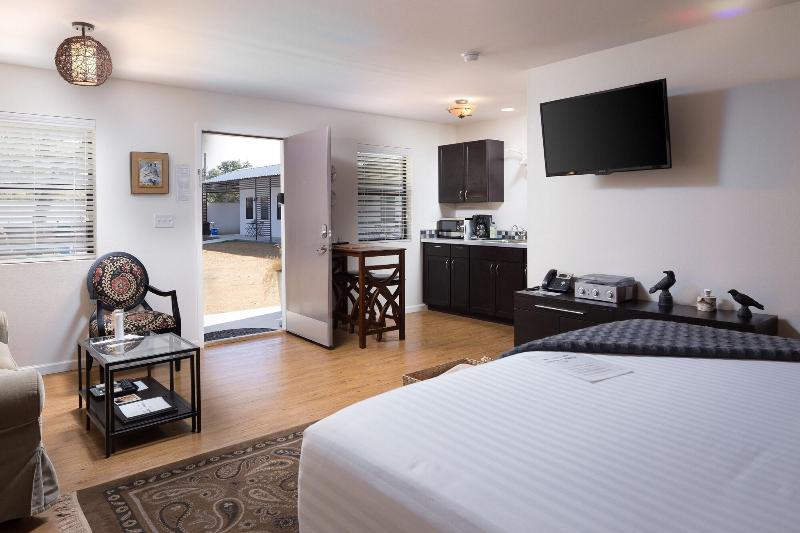Hotel Flora & Fauna image
