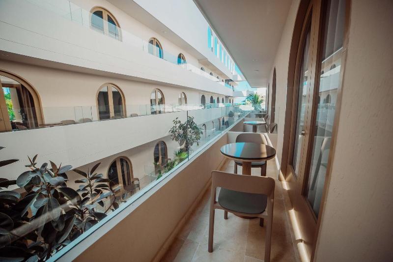 Loa Hotel 2