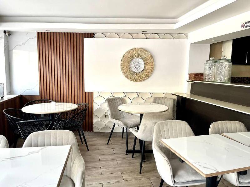 Colony Inn Hotel image