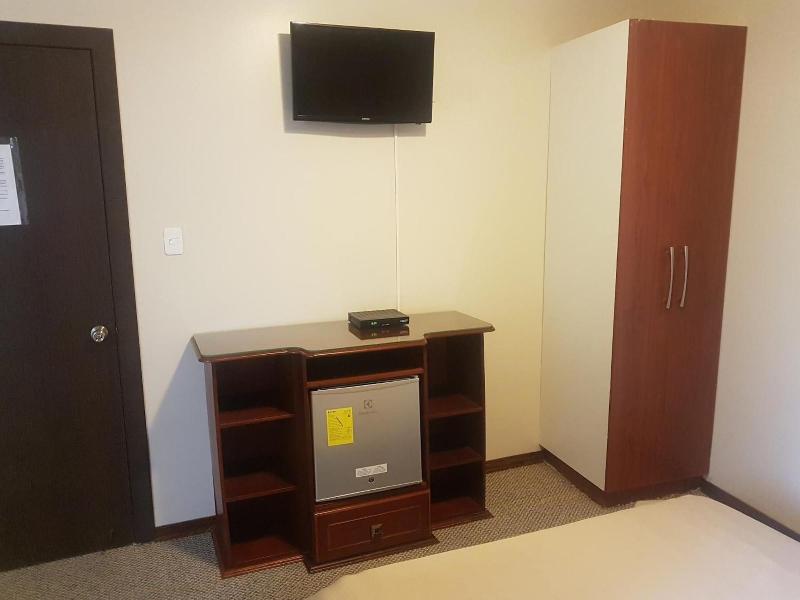 Colony Inn Hotel image