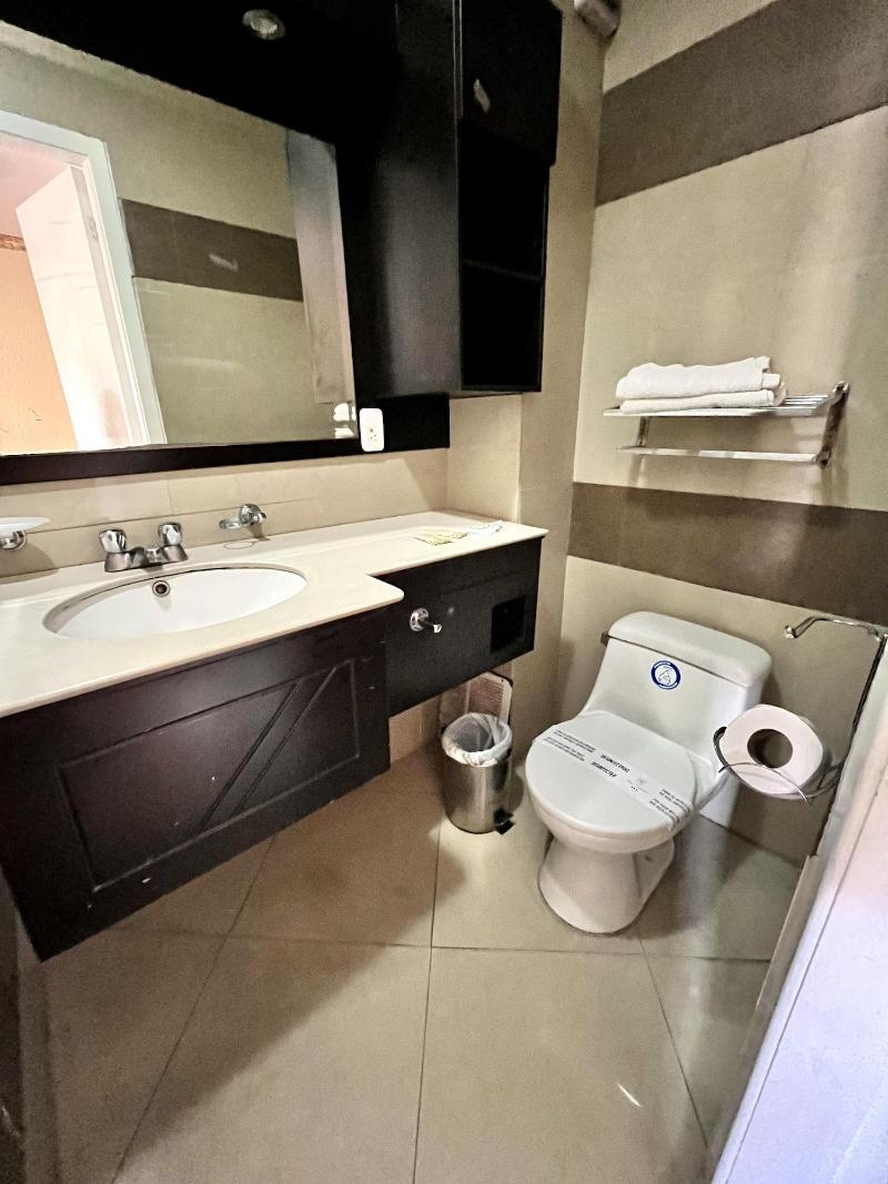 Colony Inn Hotel image