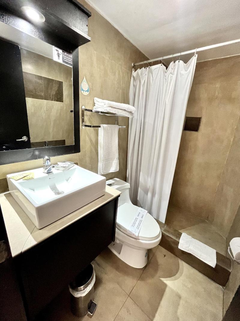 Colony Inn Hotel image