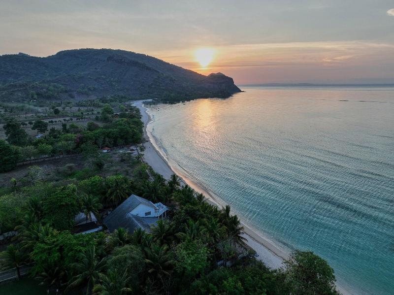 MYAMO Beach Lodge - Hostel image