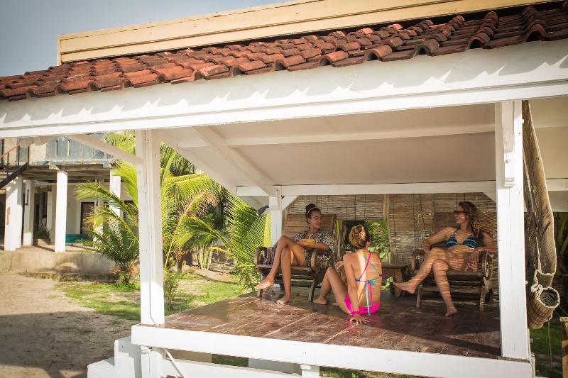 MYAMO Beach Lodge - Hostel image
