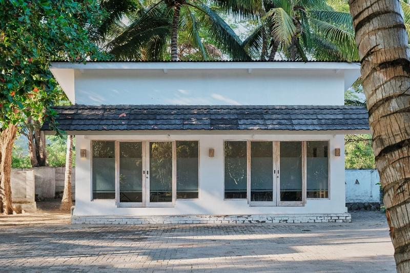 MYAMO Beach Lodge - Hostel image