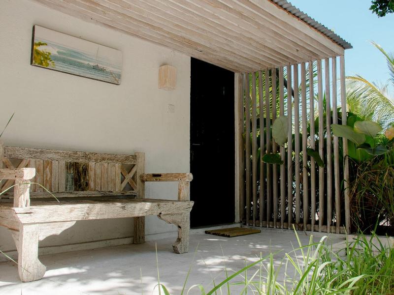 MYAMO Beach Lodge - Hostel image