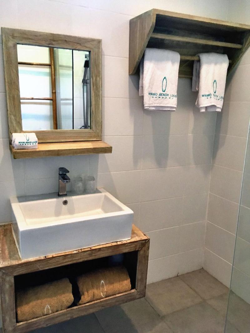 MYAMO Beach Lodge - Hostel image