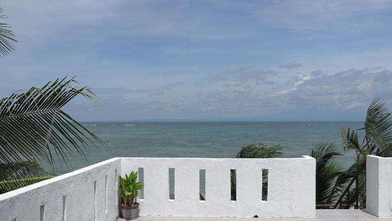 MYAMO Beach Lodge - Hostel image