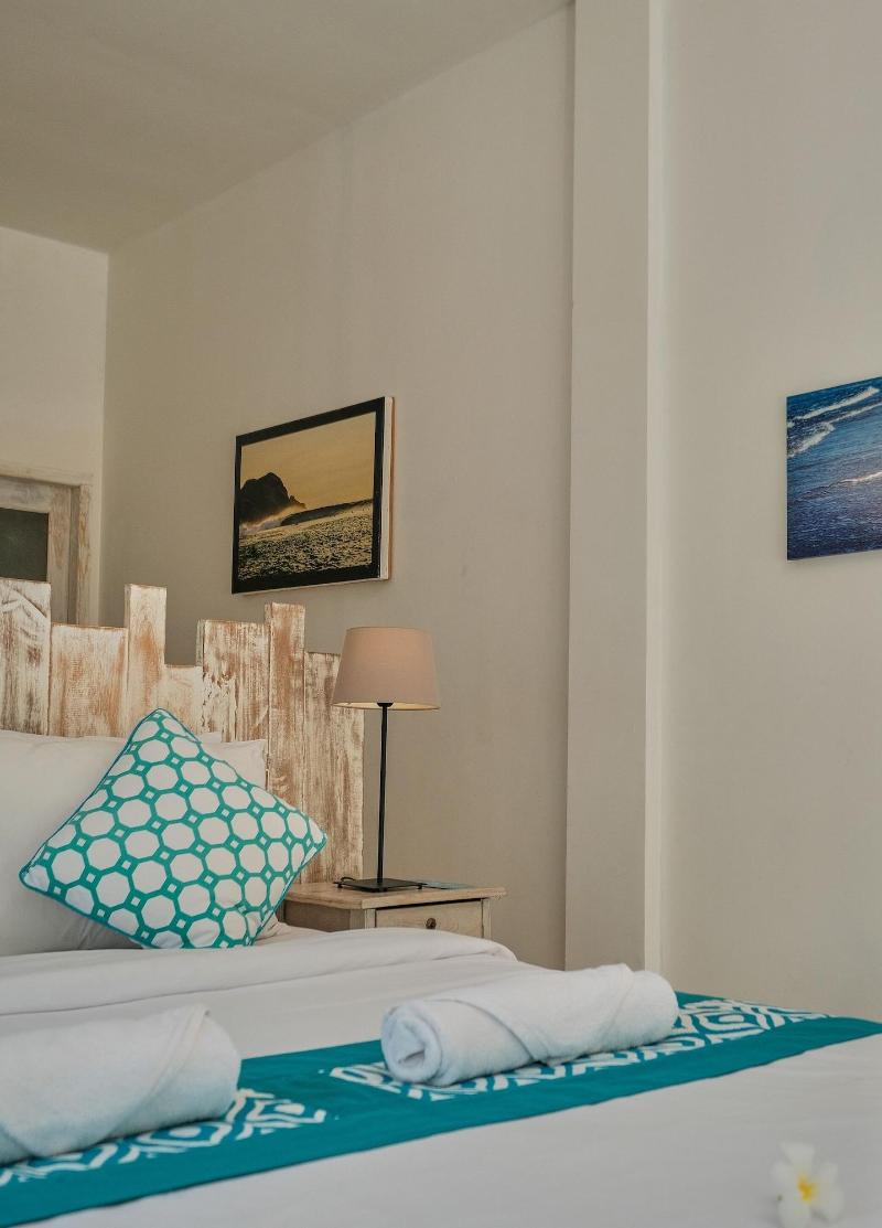 MYAMO Beach Lodge - Hostel image
