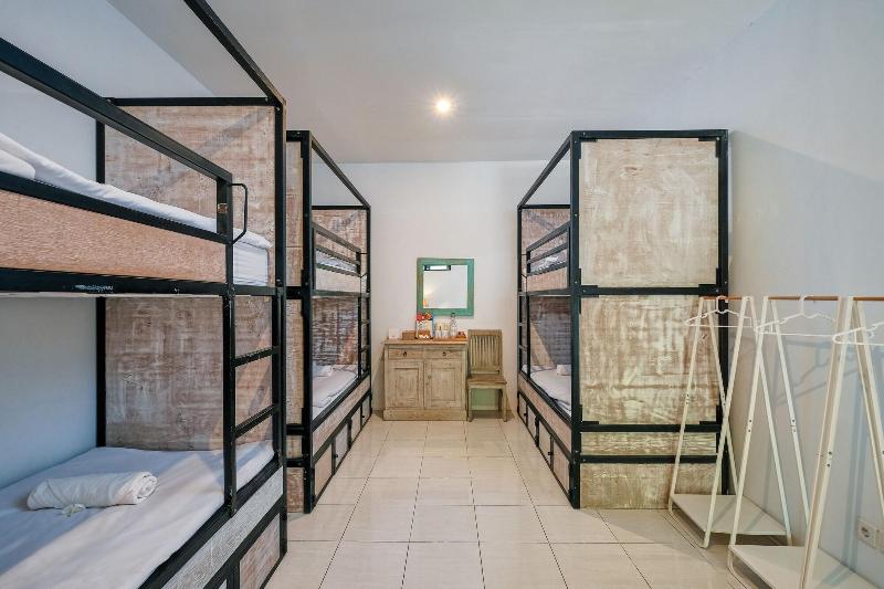 MYAMO Beach Lodge - Hostel image