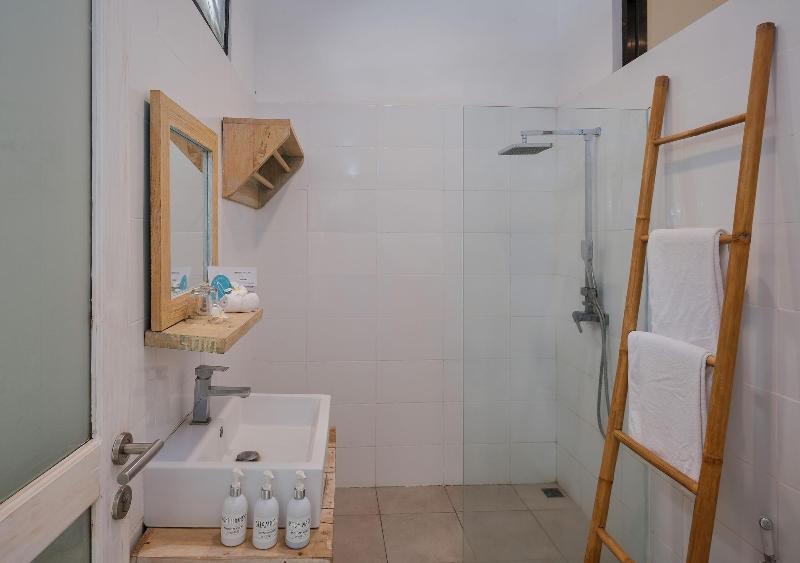 MYAMO Beach Lodge - Hostel image