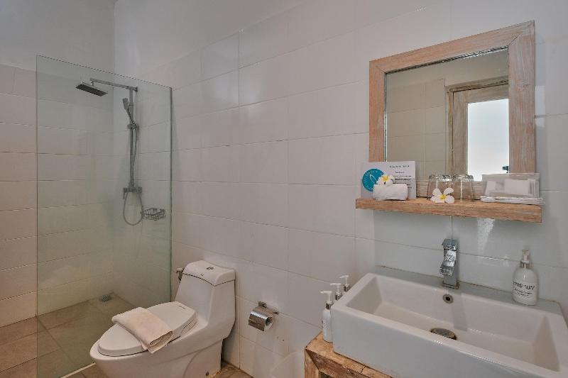 MYAMO Beach Lodge - Hostel image