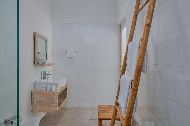 MYAMO Beach Lodge - Hostel image
