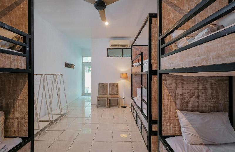 MYAMO Beach Lodge - Hostel image