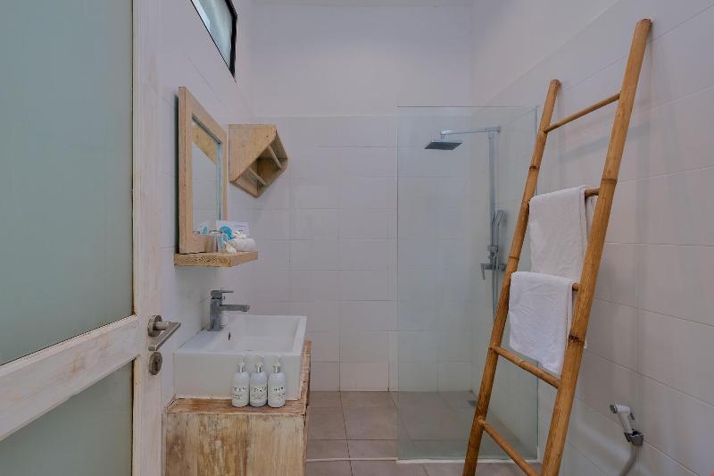 MYAMO Beach Lodge - Hostel image