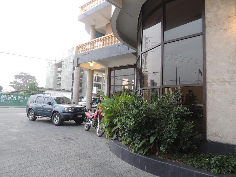 Bella Casa Hotel image