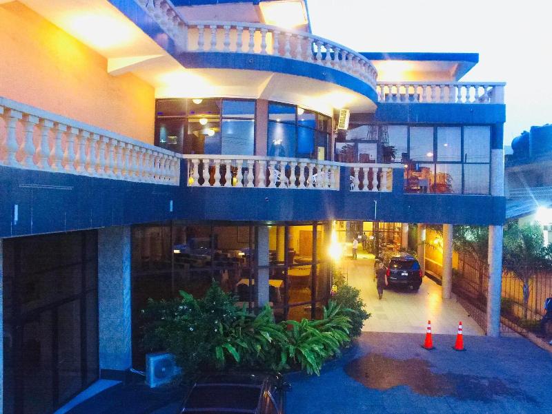 Bella Casa Hotel image