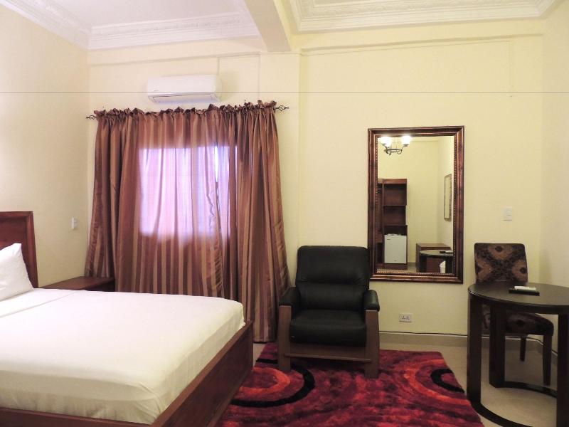 Bella Casa Hotel image