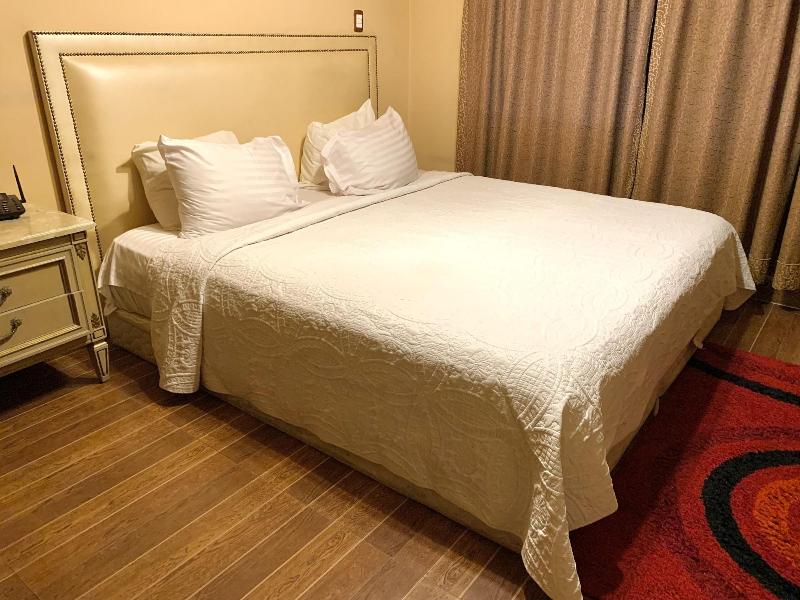 Bella Casa Hotel image
