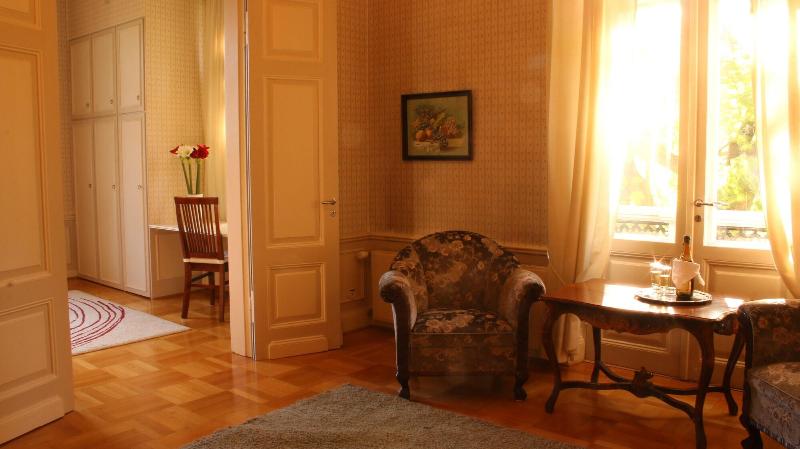 Kartanohotelli Karhulan Hovi image