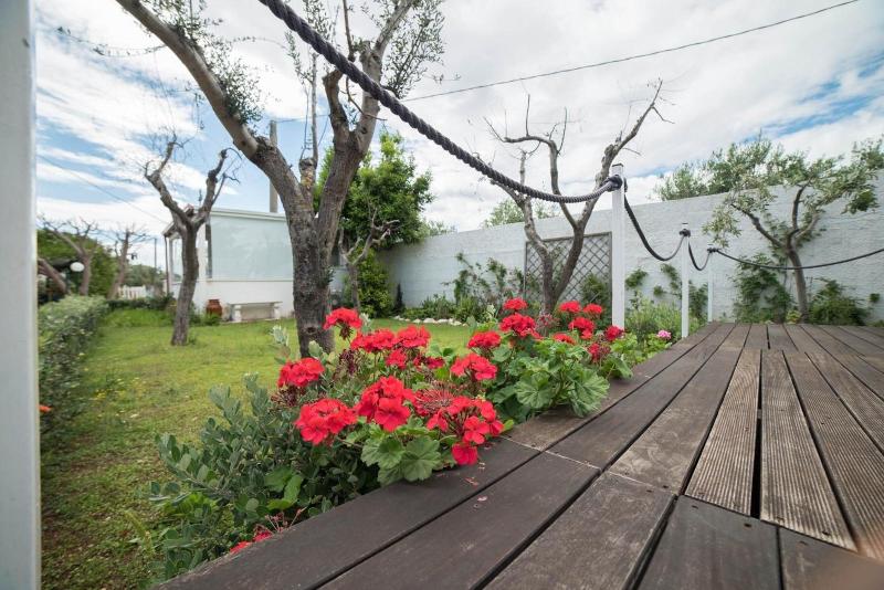 Villa Lara image