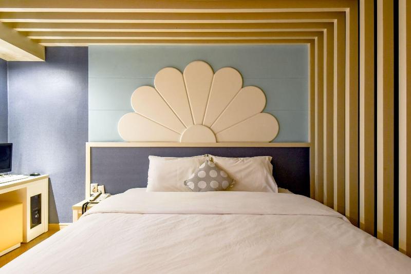 W Hotel image