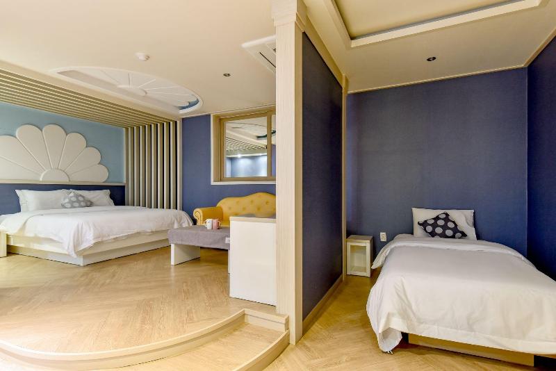 W Hotel image