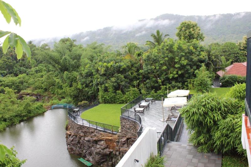 Athirapilly Green Trees image
