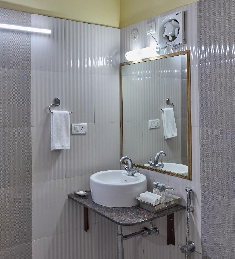 Golden Amoon Resort image