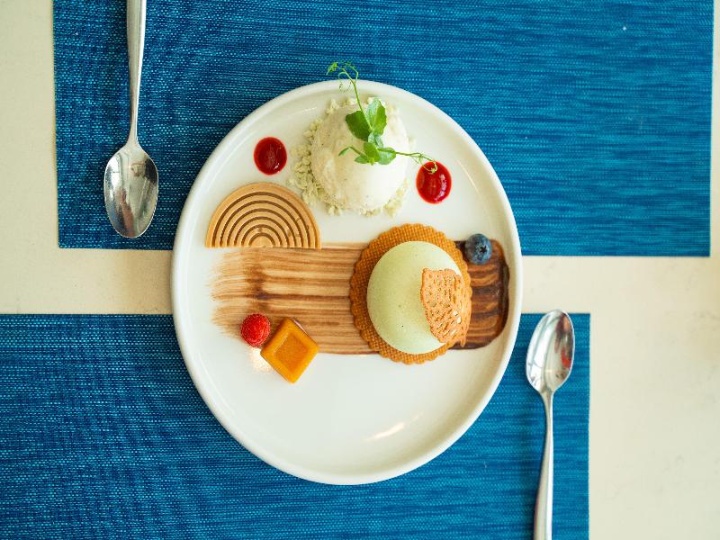 Th8 Palm Dubai Beach Resort Vignette Collection image
