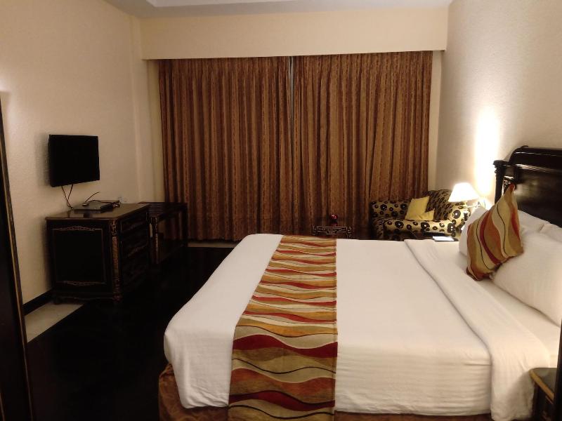 The Golden Retreat image 4