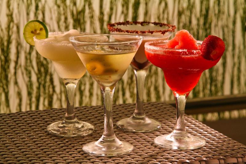 Harvest Hotel BAR