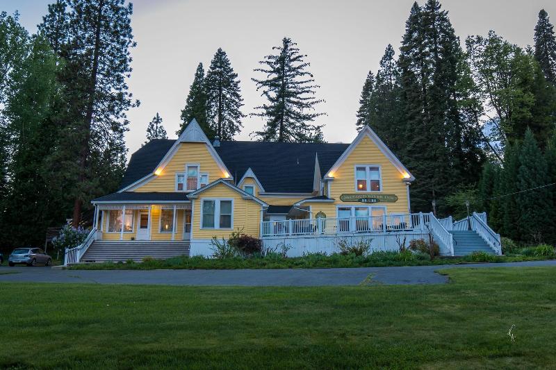 Mccloud River Bed And Breakfast image