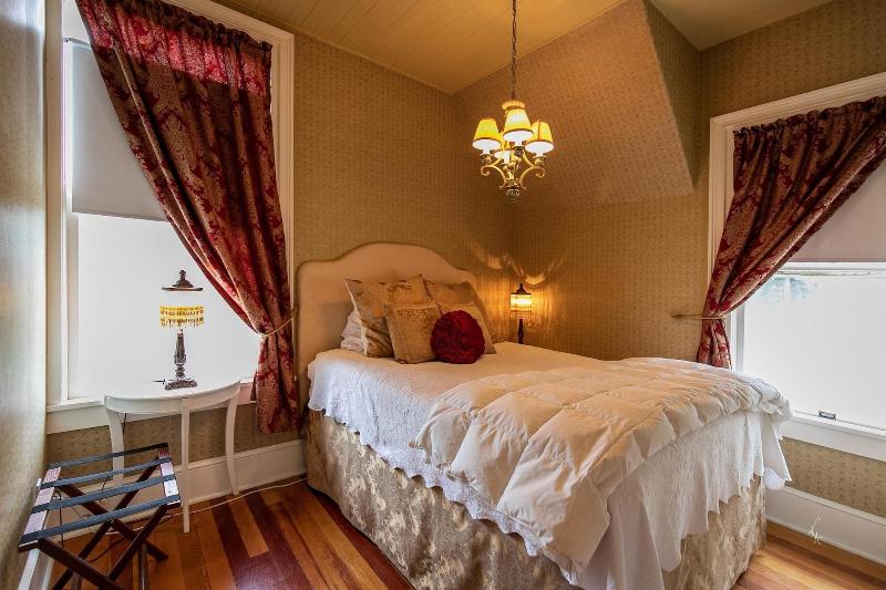 Mccloud River Bed And Breakfast image
