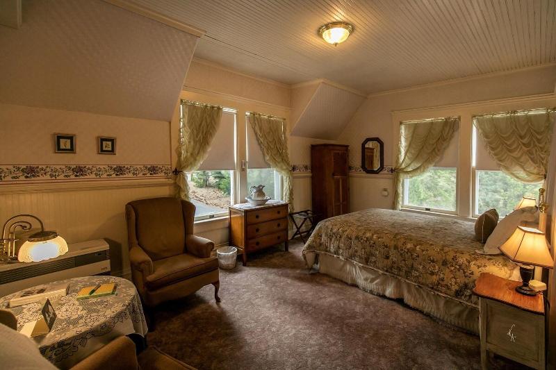Mccloud River Bed And Breakfast image