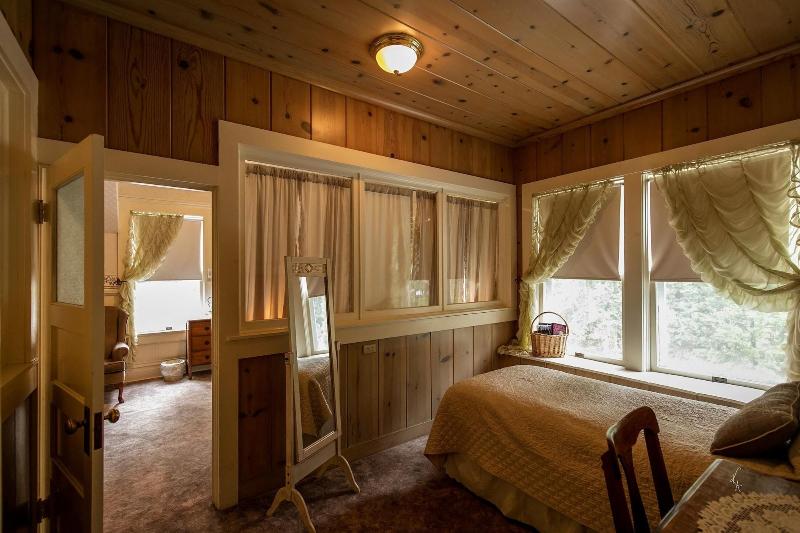 Mccloud River Bed And Breakfast image