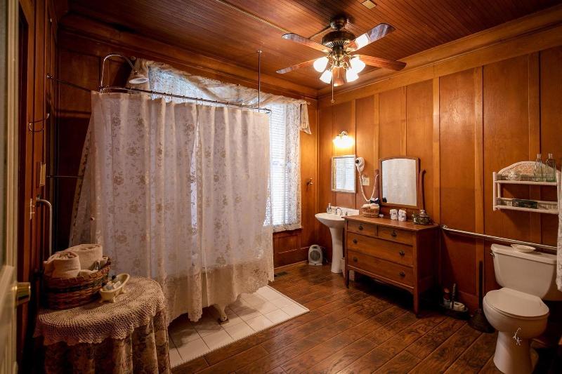 Mccloud River Bed And Breakfast image