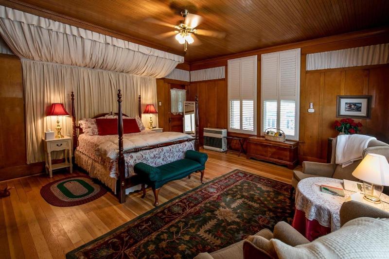 Mccloud River Bed And Breakfast image