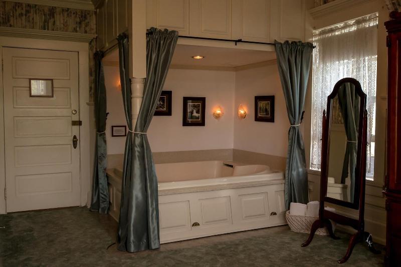 Mccloud River Bed And Breakfast image