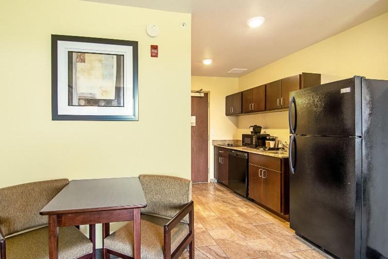 Cobblestone Hotel & Suites - Orrville image