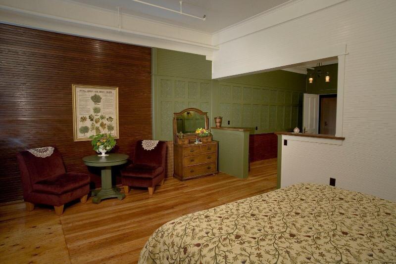 Mccloud Mercantile Hotel image