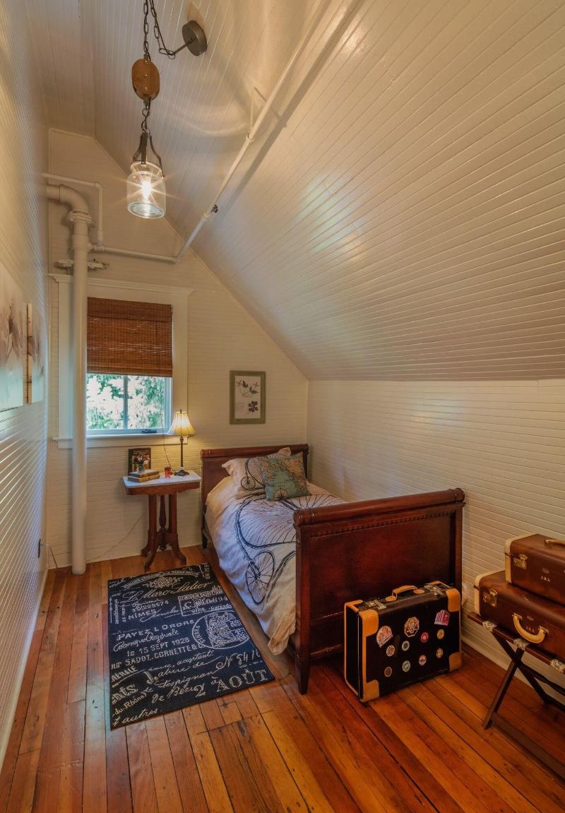 Mccloud Mercantile Hotel image