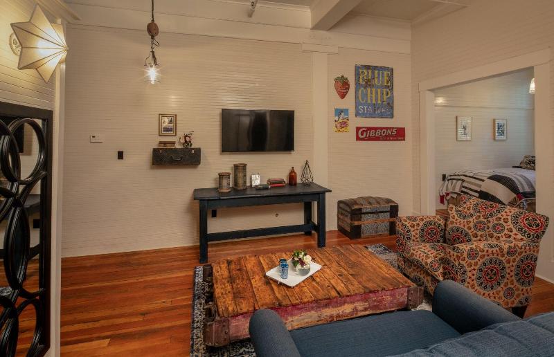 Mccloud Mercantile Hotel image