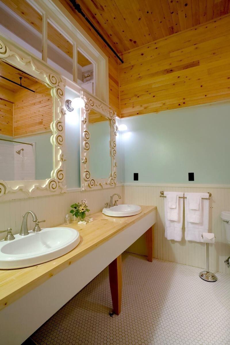 Mccloud Mercantile Hotel image