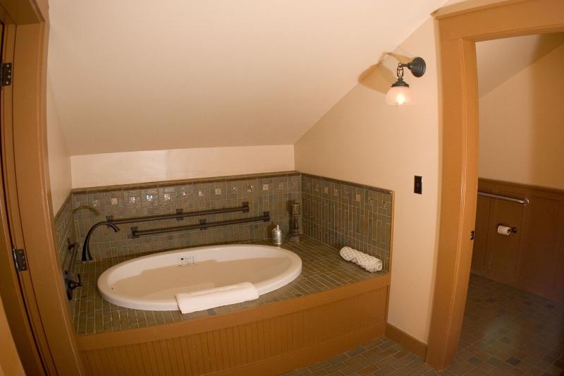Mccloud Mercantile Hotel image