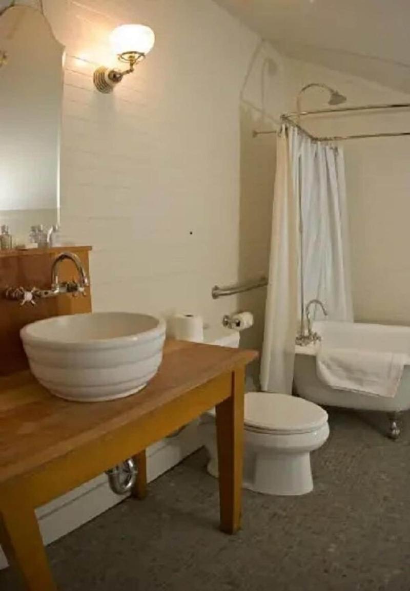 Mccloud Mercantile Hotel image
