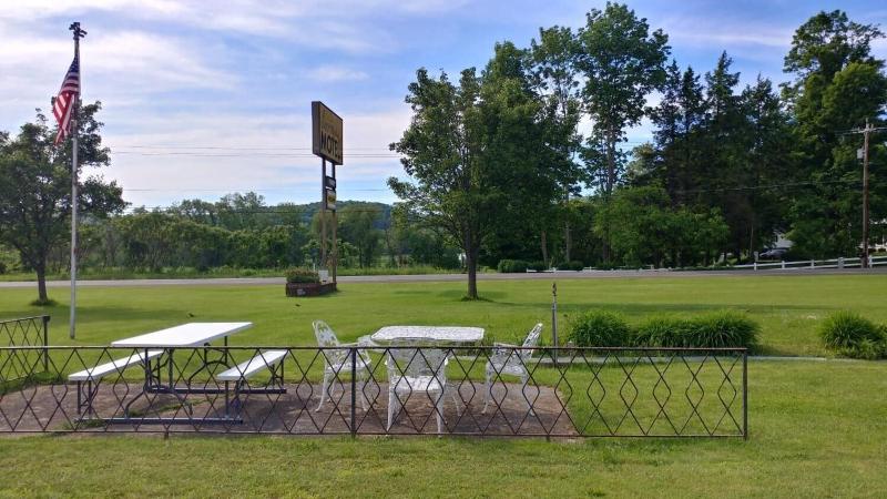 Sunrise Motel — general view