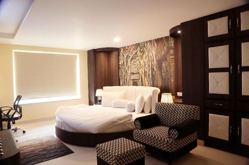 Kingdom Hotel image